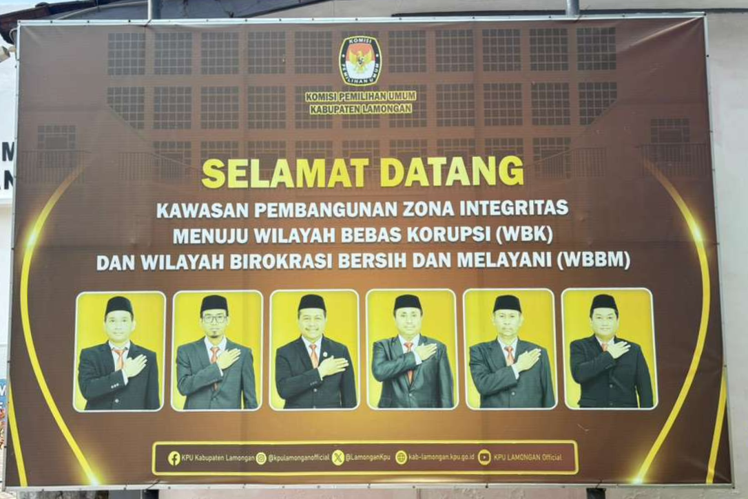 Pintu Masuk KPU Kabupaten Lamongan disambut oleh Komitmen KPU Kabupaten Lamongan dalam Pembangunan Zona Integritas WBK WBBM